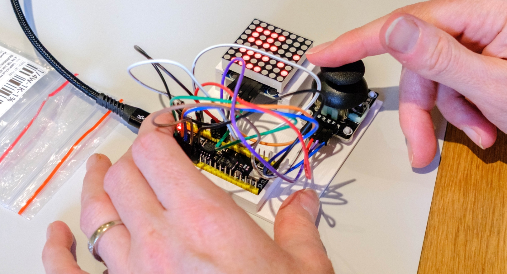 WORKSHOP : Crée ton écran pixel art interactif 